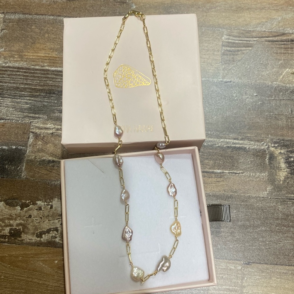 Misha Hawaii pink keshi paperclip necklace